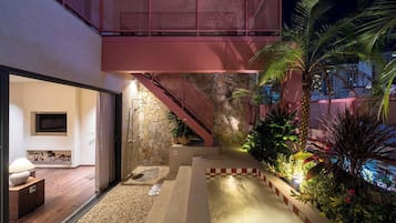 Yhden hengen panoraamahuone, 1 suuri parisänky, patio, kaupunkinäköala | Terassi/patio