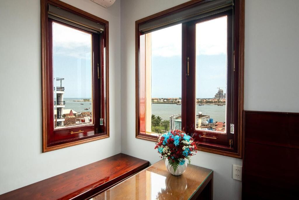 Basic Studio, Balcony, City View | Interior