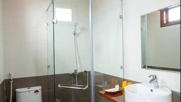 Studio, balcon, vue ville | Salle de bain