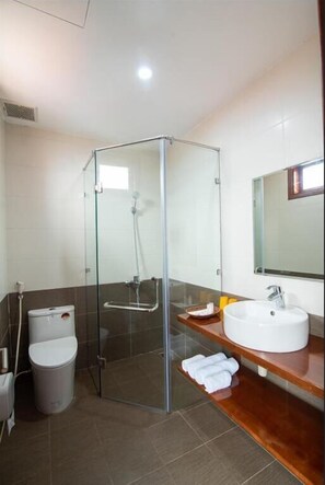 Basic Studio, Balcony, City View | Bathroom - Minh Quang Hotel (Quang Binh)