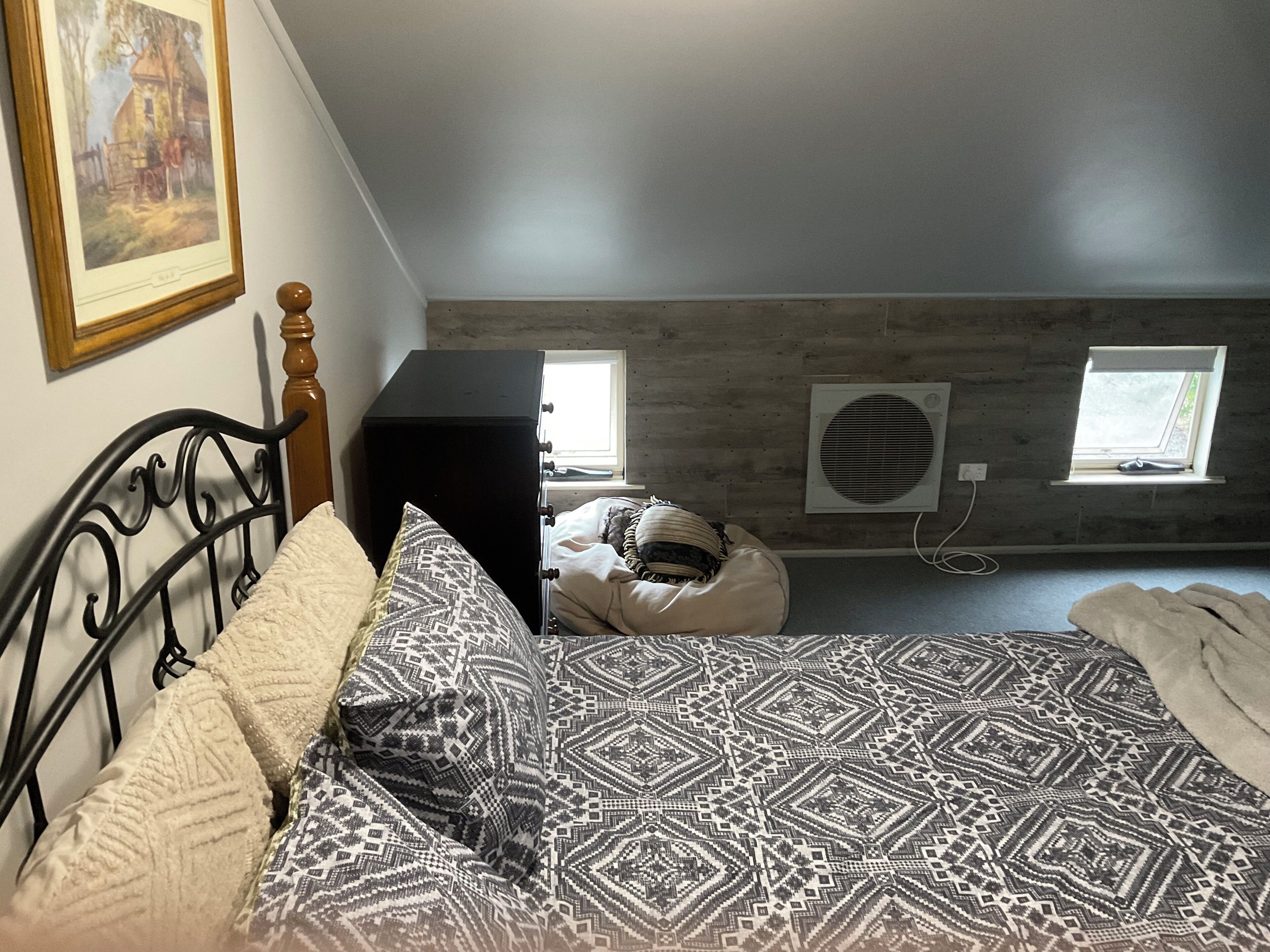 1 bedroom, desk, WiFi, bed sheets