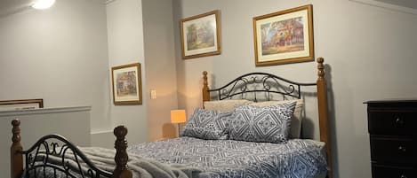 1 bedroom, desk, WiFi, bed sheets