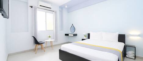 Superior Double Room | Desk, WiFi (free), bed sheets