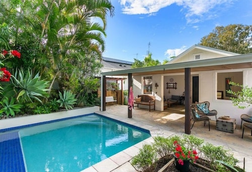 Burleigh Coastal Escape 4BR Home