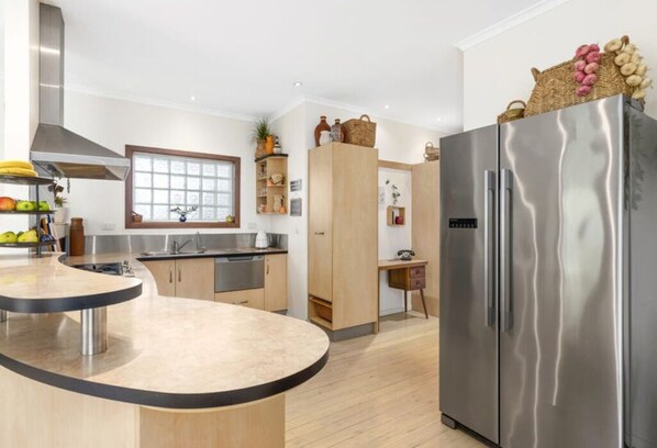 House, 4 Bedrooms | Private kitchen - Burleigh Coastal Escape 4BR Home (Burleigh Heads)