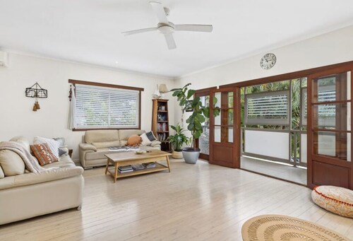 Burleigh Coastal Escape 4BR Home