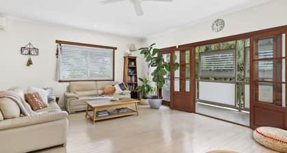Burleigh Coastal Escape 4BR Home