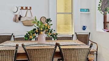 House, 4 Bedrooms | Dining