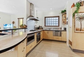 House, 4 Bedrooms | Private kitchen - Burleigh Coastal Escape 4BR Home (Burleigh Heads)