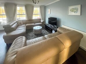 Living area - Stunning high end modern town house not far out from central London. (Swanley)
