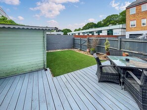 Outdoor dining - Stunning high end modern town house not far out from central London. (Swanley)