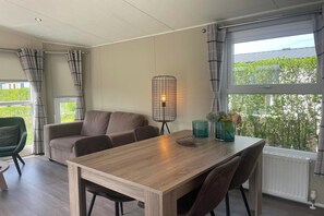Dining - Getaway with Garden & Parking (West-Graftdijk)