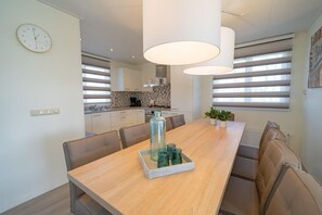 Dining - Cozy Dutch Chalet with Terrace (West-Graftdijk)