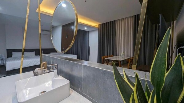 Basic Studio, Balcony, City View - Clover Home Quang Binh (Quang Binh)