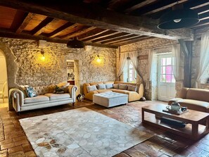 TV - Maison de L’Olivier- (Saint-André-et-Appelles)