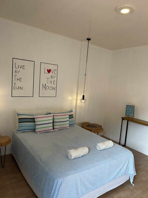 Habitación con 2 camas individuales, para no fumadores, se aceptan mascotas | Wifi gratis 