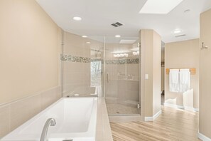 Shower, hair dryer, towels - Pool + Hot Tub + Firepit | Templeton Wine Country | El Pomar Estate - Main House (Templeton)