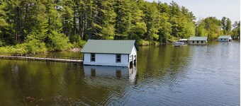 The Cottage at Whispering Pines - Short Stroll to the Village!!!