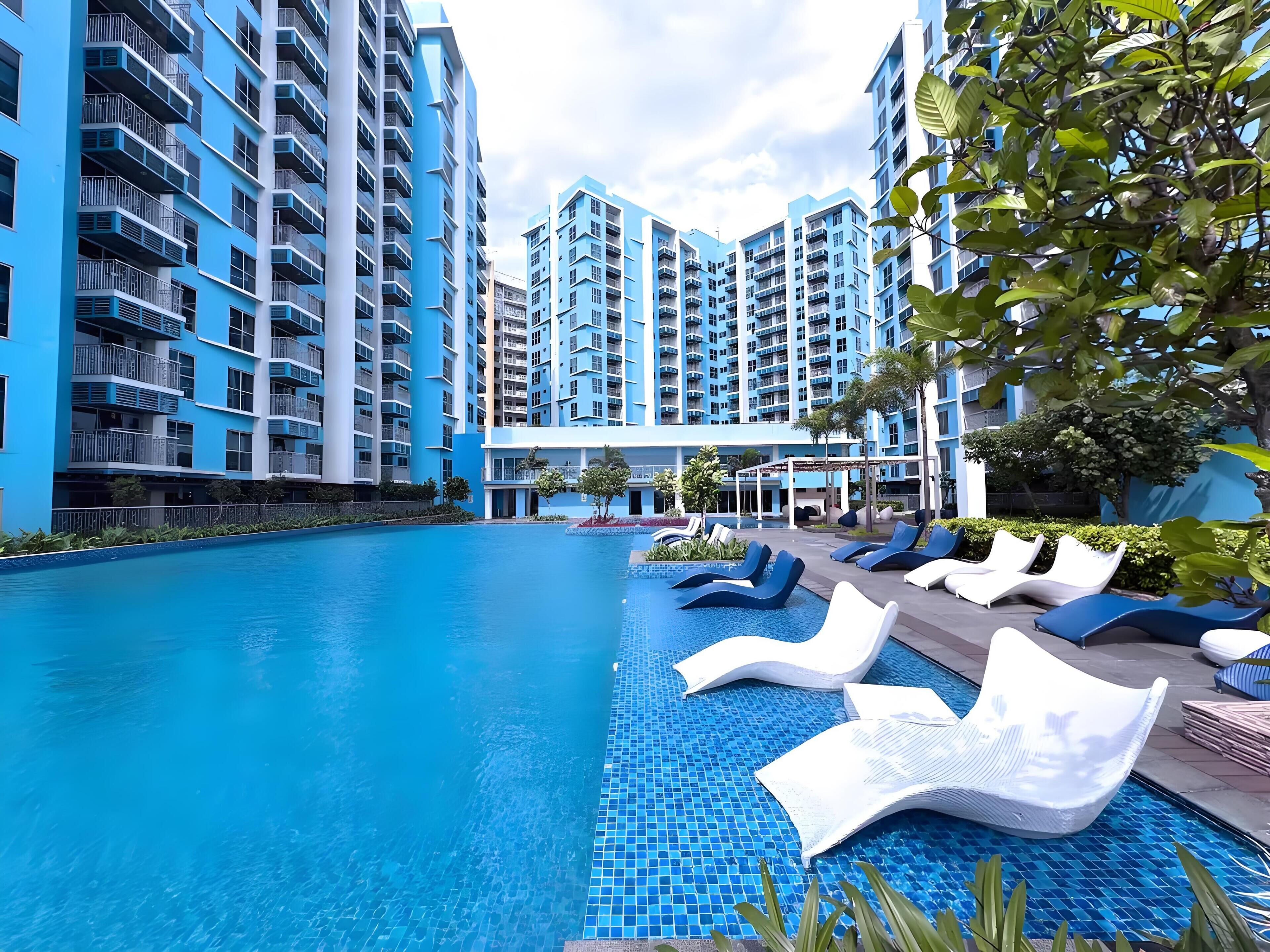 Deluxe Apartment, Bay View | Rooftop pool | 3 outdoor pools, open 8:00 AM to 8:00 PM, pool umbrellas, pool loungers
