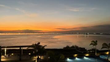 3 outdoor pools, open 8:00 AM to 8:00 PM, pool umbrellas, pool loungers