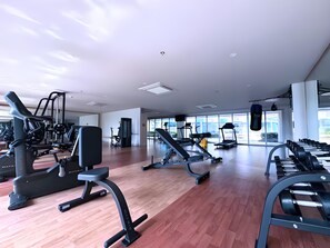 Deluxe-Apartment, Buchtblick | Fitnessbereich