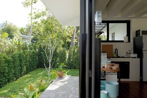Fridge, microwave, stovetop - O3 Green 2b Garden Pool Villa and Unique Furniture (Tambon Ko Pha-ngan)