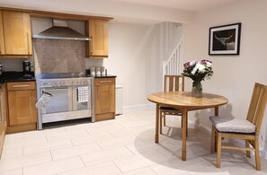 Dining - Private Country Retreat With Hot Tub (Leominster)