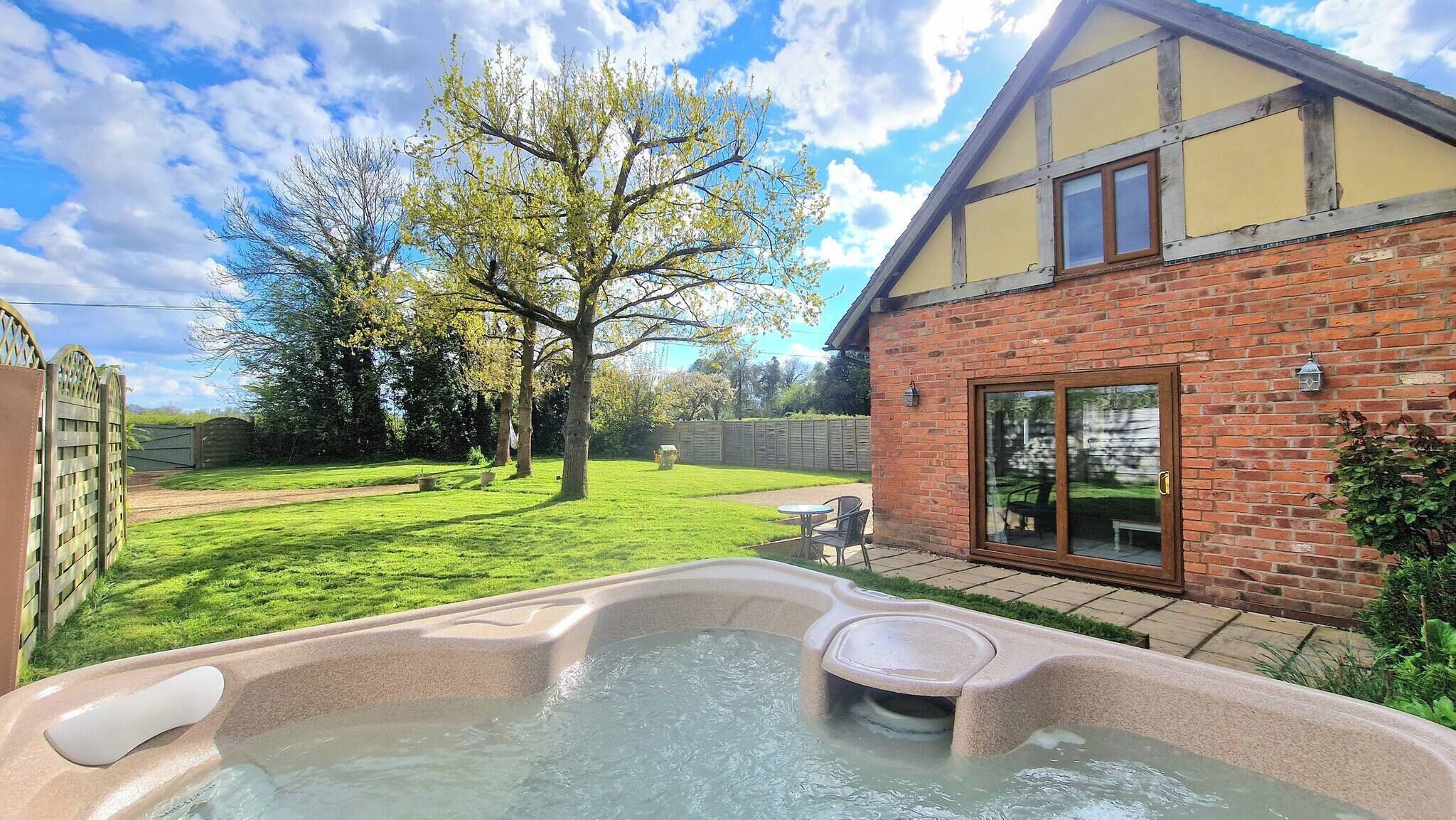 Tina de hidromasaje al aire libre