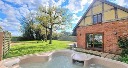 Private Country Retreat With Hot Tub