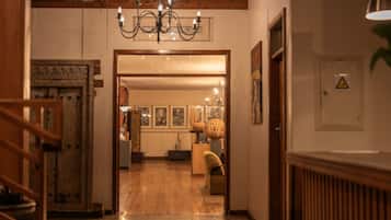 المنشأة من الداخل