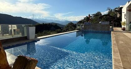 Private Farm - Hot Pool, Jacuzzi & Games