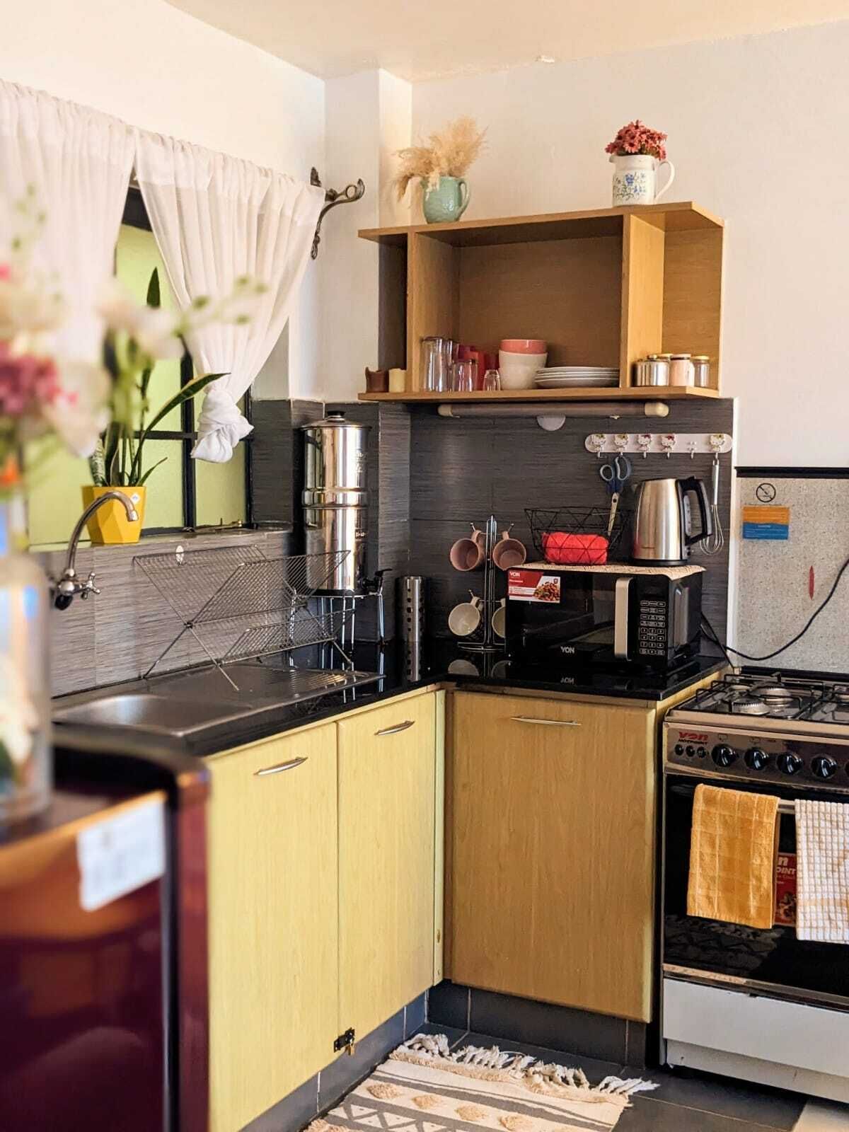 Geladeira, micro-ondas, fogão, cooktop
