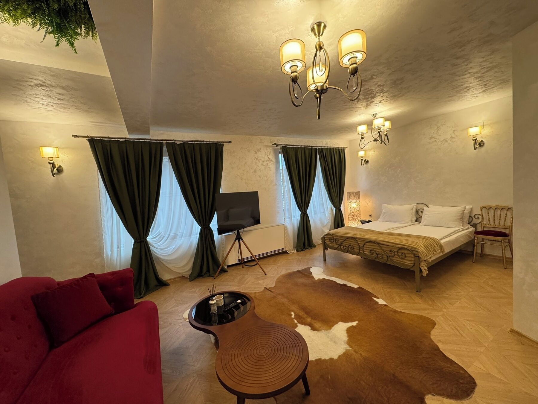 8 bedrooms, iron/ironing board, WiFi, bed sheets