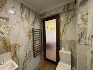 Shower, hair dryer, bidet, towels - Just a Dream – Mountain View Retreat by Osam River, Troyan (Troyan)