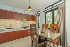 Familienzimmer, Poolblick | Eigene Küche