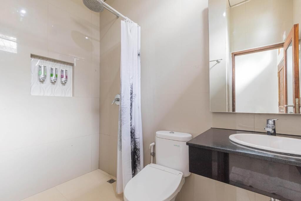 Basic Suite, Balcony | Bathroom