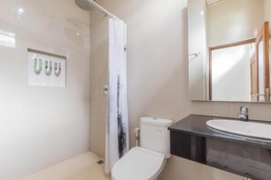 Basic Suite, Balcony | Bathroom - DWM Mandhasativa Homestay By Reccoma (Sawan)