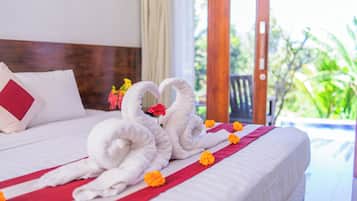 Deluxe-huone, parveke, näköala uima-altaalle