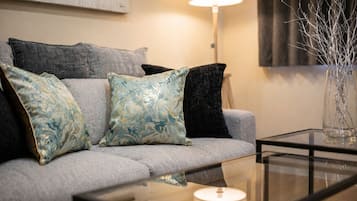 Vila superluxo | Área de estar | TV de tela plana 50 polegadas com canais a cabo