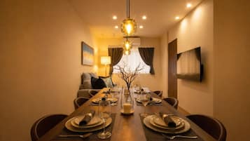 Luxe villa | Dineren in de kamer