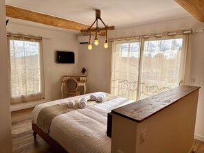 2 bedrooms, iron/ironing board, free WiFi, bed sheets - 5* Luxury Villa with private heated pool - SPA Balneotherapy - Provence (Pierrevert)