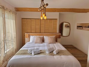 2 bedrooms, iron/ironing board, free WiFi, bed sheets - 5* Luxury Villa with private heated pool - SPA Balneotherapy - Provence (Pierrevert)
