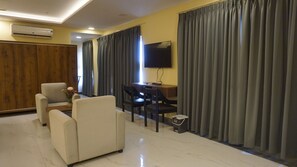Luxury Quadruple Room, City View | Interior - Jaguar Comforts (Chikkamagaluru)