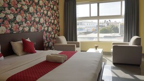 Luxury Double Room | In-room safe, desk, laptop workspace, blackout drapes - Jaguar Comforts (Chikkamagaluru)
