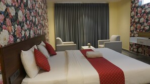 Luxury Double Room | In-room safe, desk, laptop workspace, blackout drapes