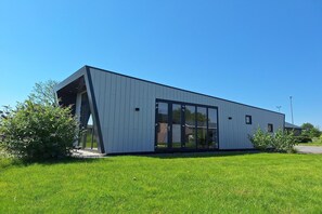 Exterior - 2-bedroom chalet with terrace (West-Graftdijk)