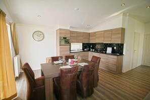 Dining - Chalet with 3 bedrooms and infrared sauna (West-Graftdijk)