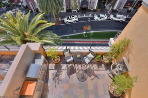 Outdoor dining - Luxury 2-bedroom townhome with AC in San Jose (San Jose)