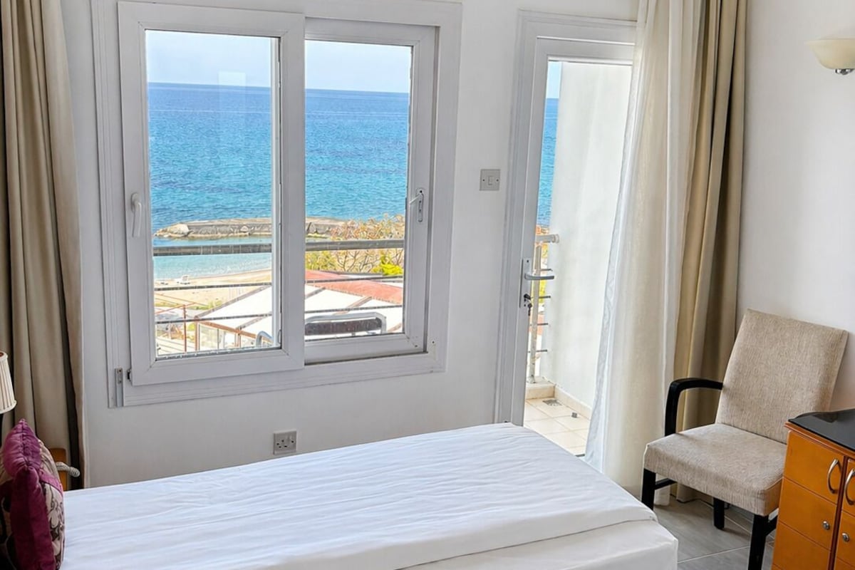 Standard İki Ayrı Yataklı Oda, Balkon, Deniz Manzaralı | Odada kasa, ücretsiz kablosuz İnternet