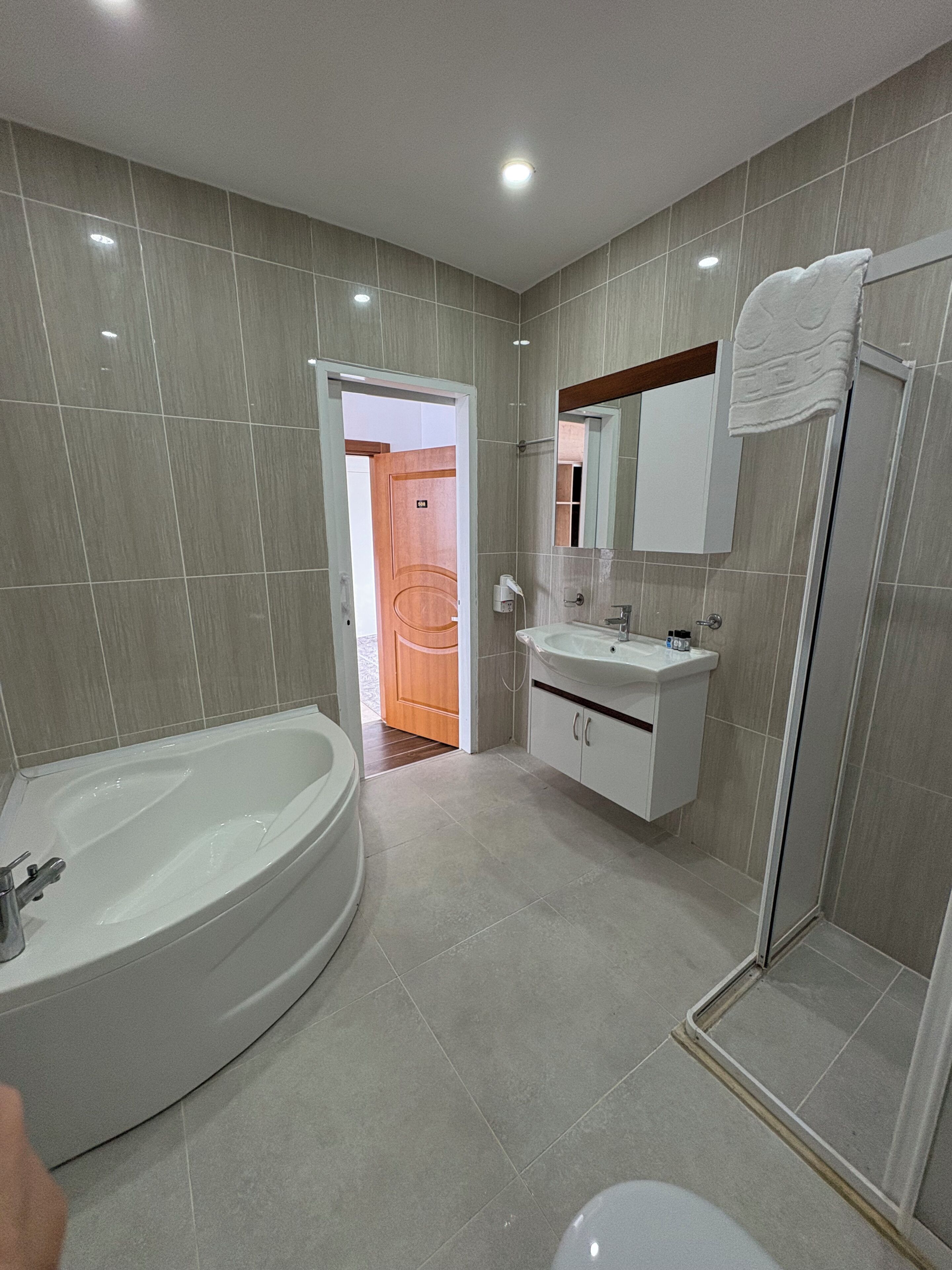 Family Süit, Deniz Manzaralı | Banyo | Saç kurutma makinesi, terlik, havlu, sabun 